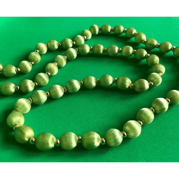 Vintage 1960s Mod Lime Green Satin Bead Necklace - Picture 2 of 3